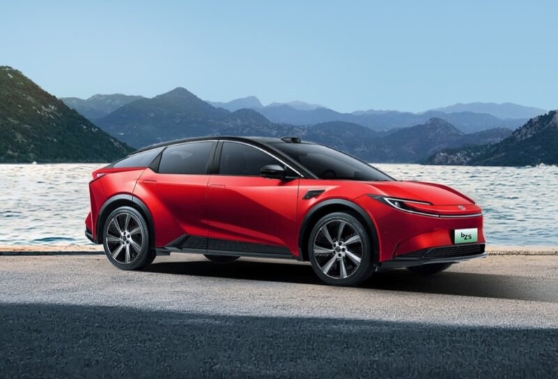 Toyota випустила електричний купе-кросовер bZ5 в Китаї