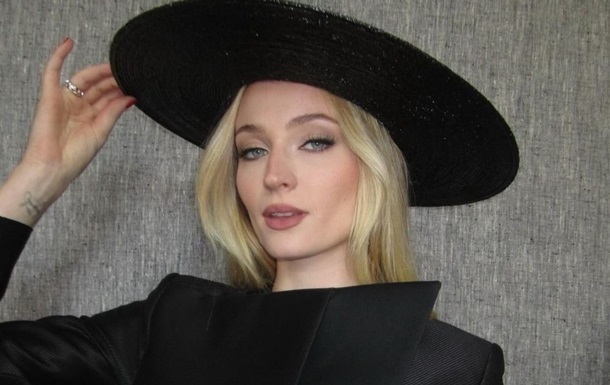 Новини культури - Софі Тернер і Кріс Мартін почали зустрічатися - ЗМІ