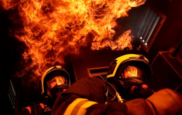 Наслідки удару: у Києві палає багатоповерхівка, перебої зі світлом і водою