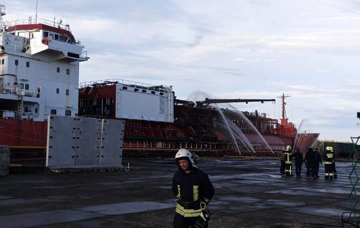 Новини України - В Ізмаїлі загасили пожежу на борту танкера з газом
