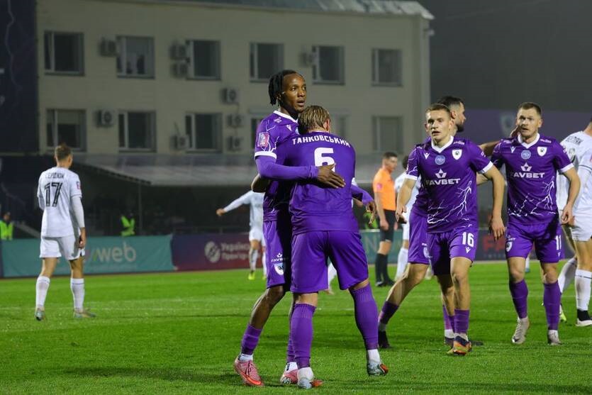 ЛНЗ успішно грає з Оболонню і стає проміжним лідером чемпіонату