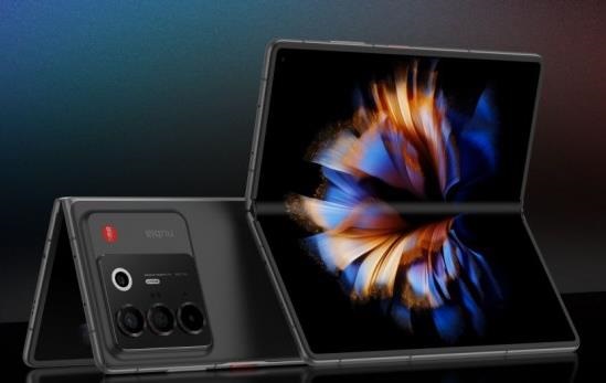 Nubia представила власні складані смартфони