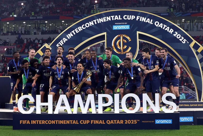 Новини спорту - ПСЖ став третім серед команд, що завоювали шість трофеїв за рік