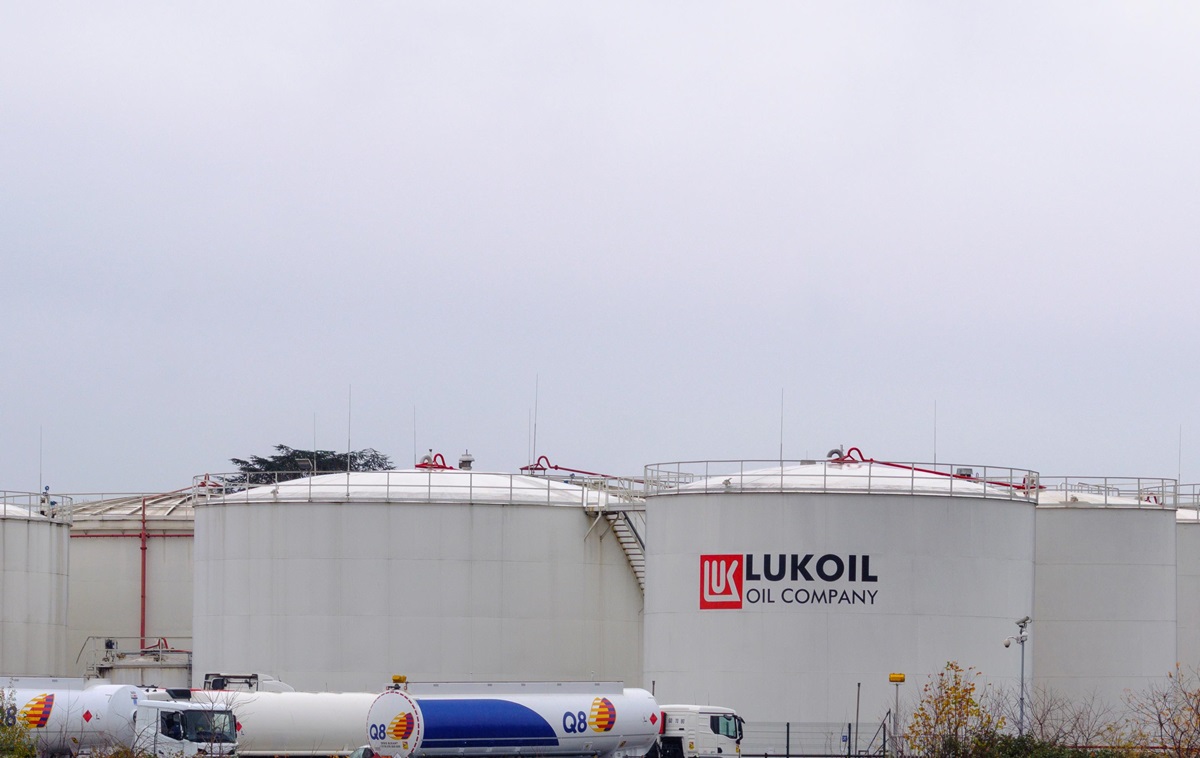 Угорська компанія планує купити активи російського Лукойлу – ЗМІ
