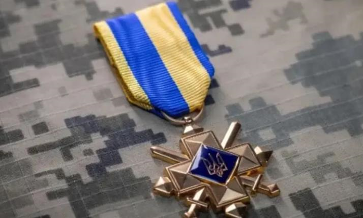 Уряд затвердив щомісячну виплату за Хрест бойових заслуг