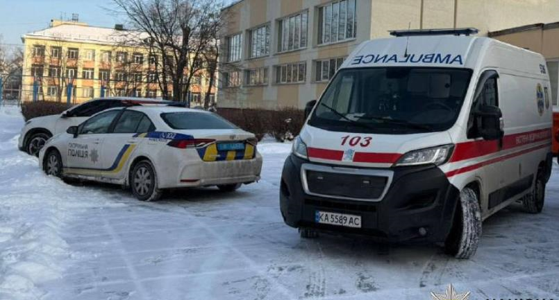 Новини Києва - У Києві школяр з ножем напав на вчительку та однокласника