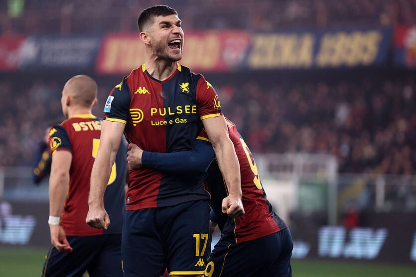 Маліновський пробив пенальті в ноги воротарю, який пішов падати набік