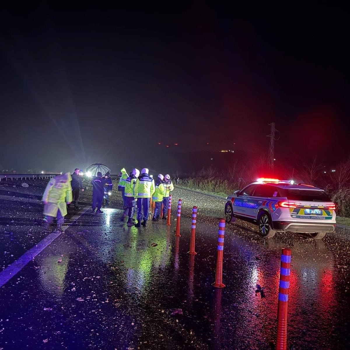 У Туреччині винищувач F-16 впав на трасу: пілот загинув