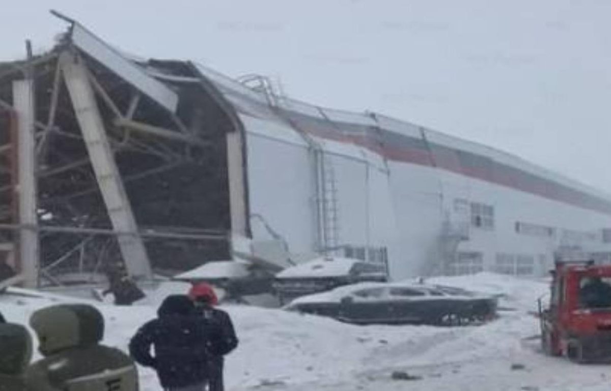 В РФ обвалився дах на автопідприємстві: є потерпілі