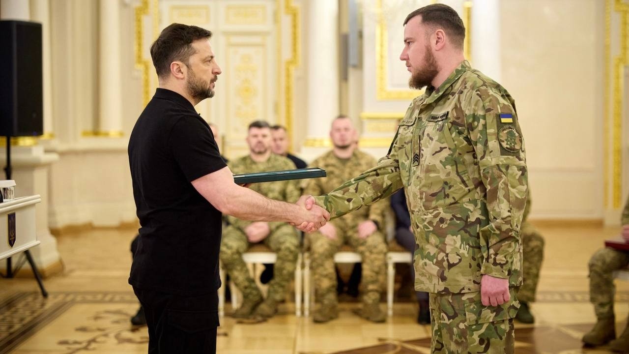 Володимир Зеленський вручив державні нагороди з нагоди Дня українського добровольця