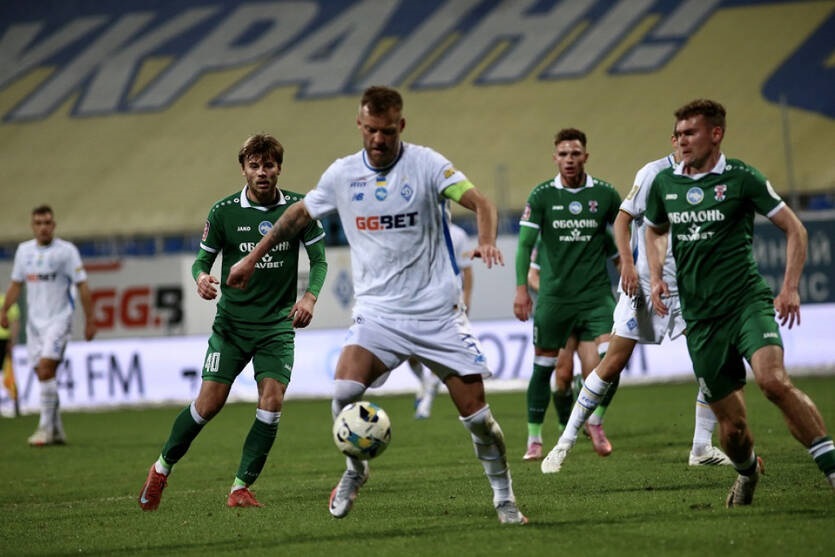 Динамо наздогнало і випередило Оболонь із пенальті Ярмоленка