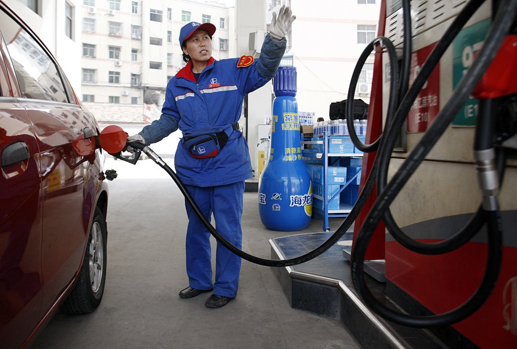 Китай наказав нафтопереробним заводам припинити експорт палива