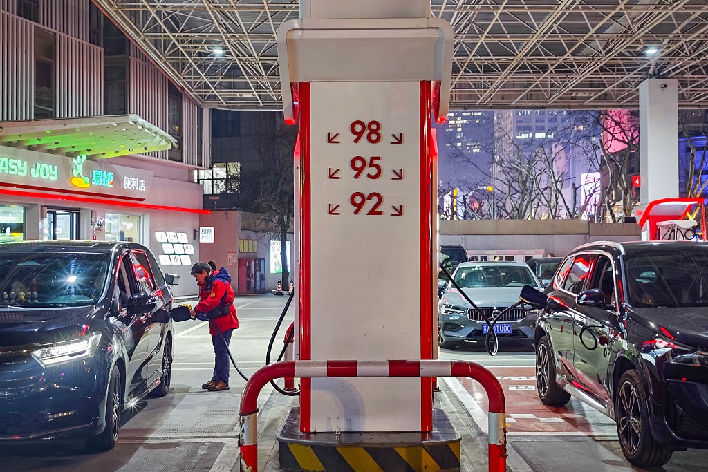 Китай запровадив регулювання цін на пальне