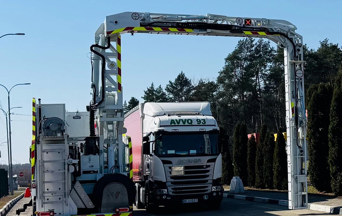 На кордоні з Польщею запрацювали мобільні сканери з ШІ