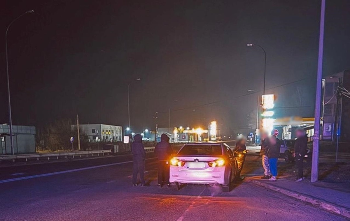 Під Києвом поліцейський збив 20-річну дівчину на переході