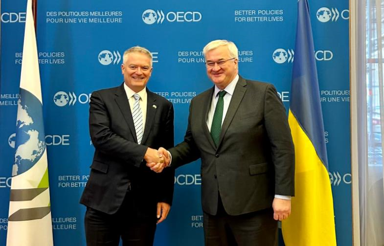 Сибіга зустрівся у Франції із генсеком ОЕСР