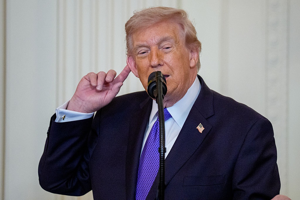 Трамп заявив про “безмежні” запаси зброї США