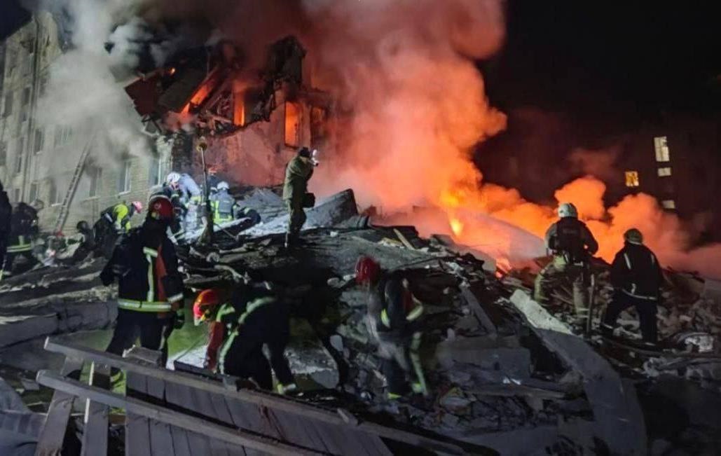 У Харкові не можуть дістати людей з-під завалів