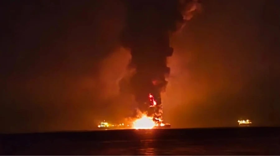 У Перській затоці горять нафтові танкери після атаки Ірану – ЗМІ