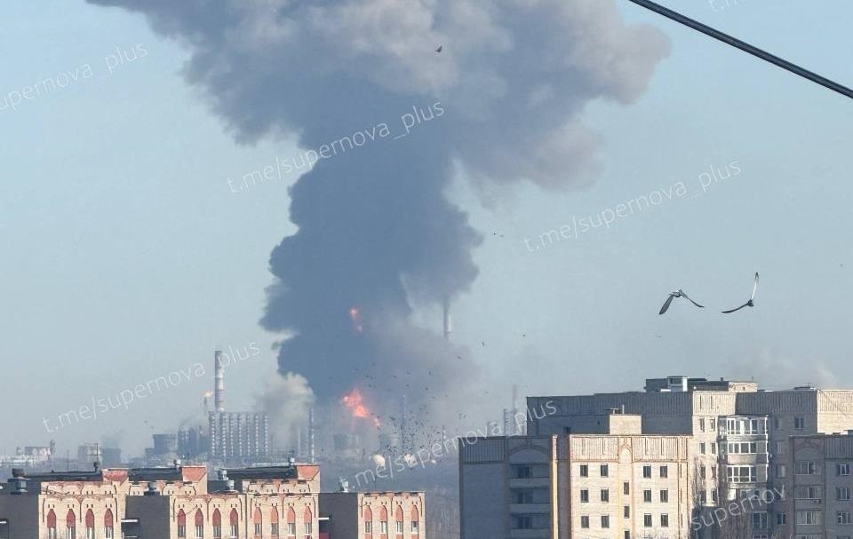 У Росії потужний вибух на нафтохімічному заводі