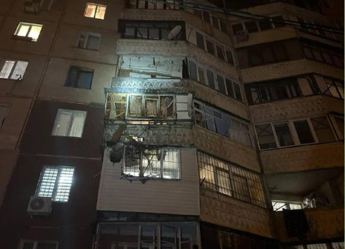 В Одесі дрон влучив у балкон квартири, є постраждалий