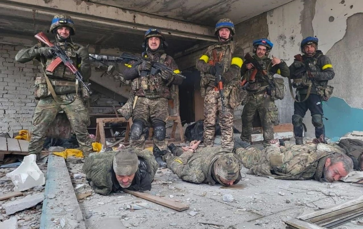 ЗСУ полонили росіян, які намагались встановити прапор РФ на Харківщині