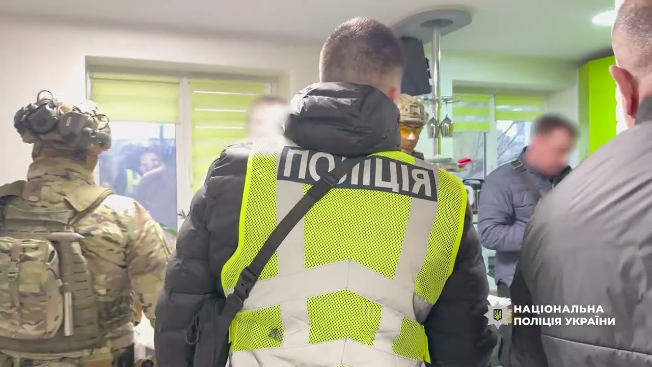 Поліцейські Києва затримали учасників угруповання, які вимагали “криптоборги” з українців