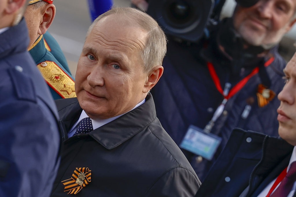 Бесіда з Трампом: навіщо Путіну “тиша” на 9 травня
