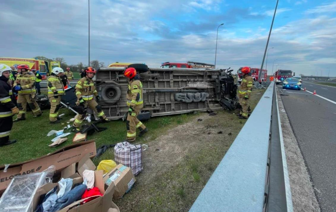 Мікроавтобус з українцями перекинувся у Польщі