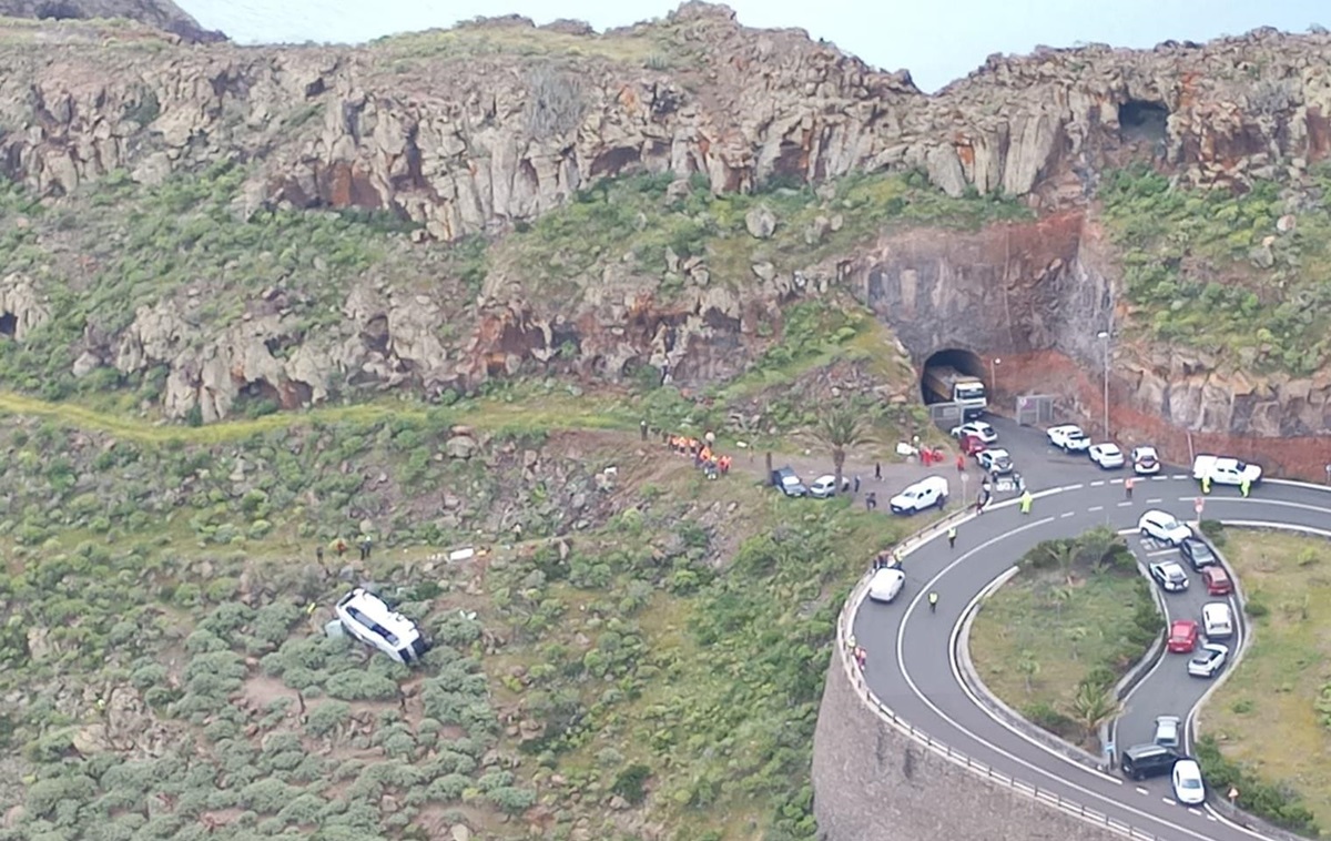 На Канарах перекинувся автобус з туристами, є жертви