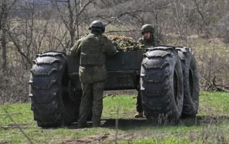 Росіяни вперше “засвітили” на фронті всюдихідний Челнок