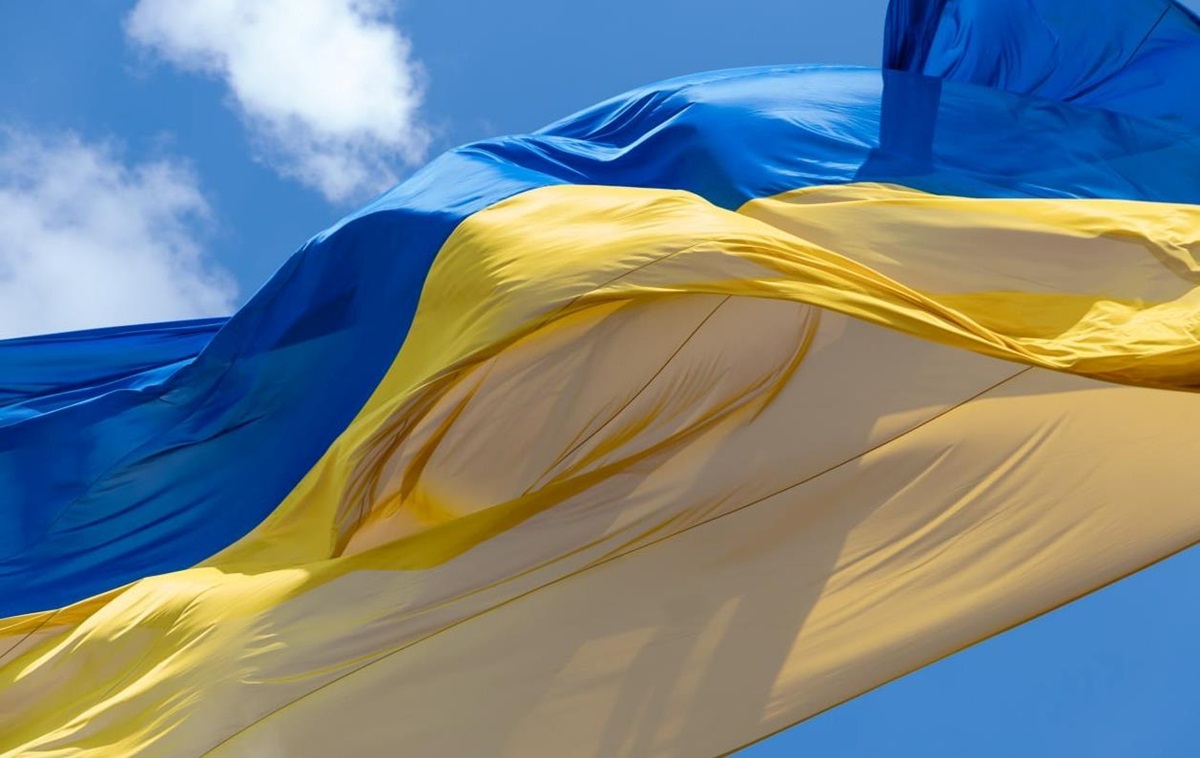 У Києві приспустили головний прапор України