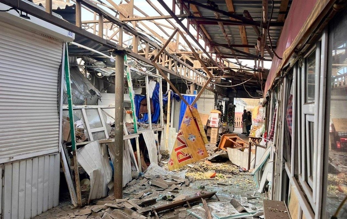 Удар по ринку в Нікополі: кількість поранених зросла