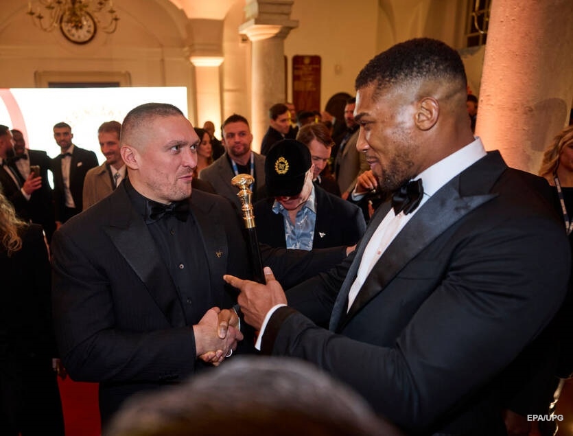 Усик відреагував на плани Джошуа щодо найближчих боїв