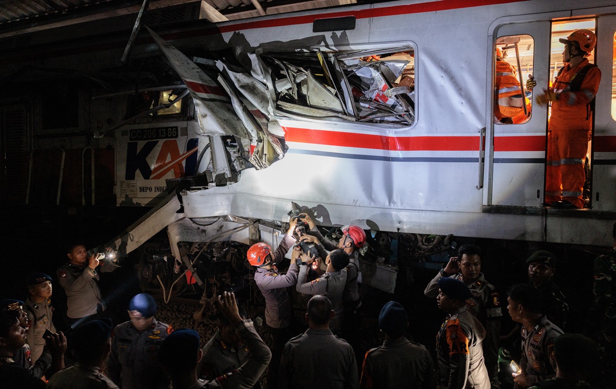 В Індонезії зіткнулися потяги: є жертви та поранені