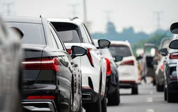 В Україні впав попит на вживані авто з США
