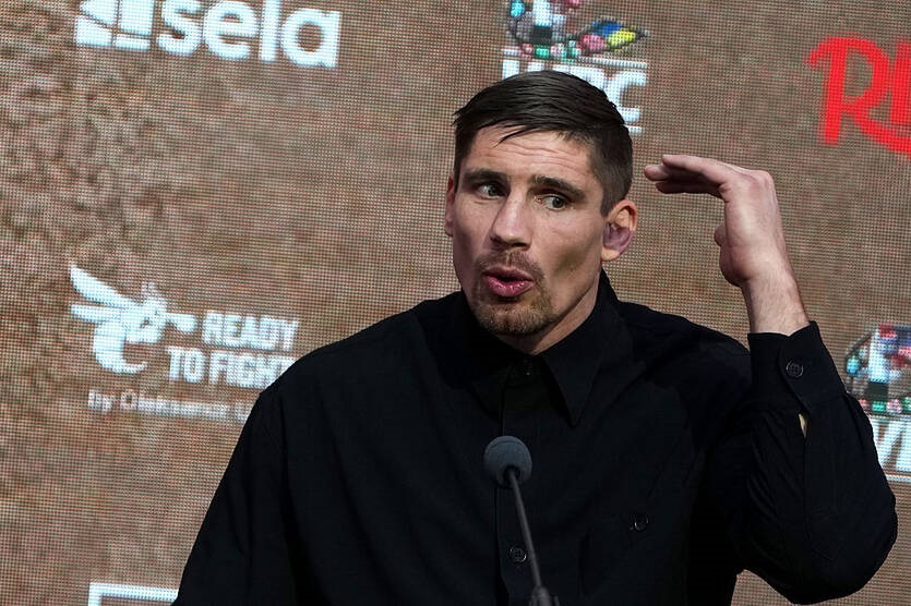 Верхувен пригрозив достроково завершити бій з Усиком