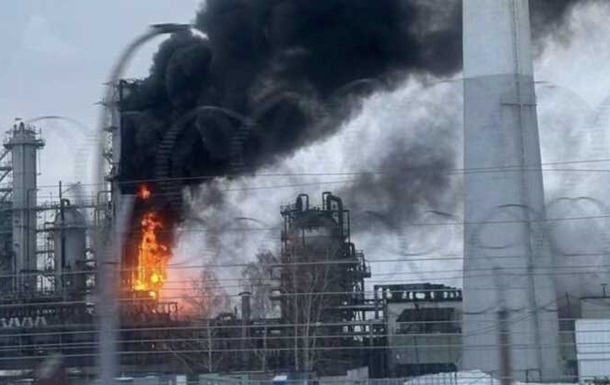 Переробка нафти в РФ впала до рекордного мінімуму