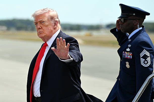 Трамп пообіцяв вивести застряглі в Ормузі судна